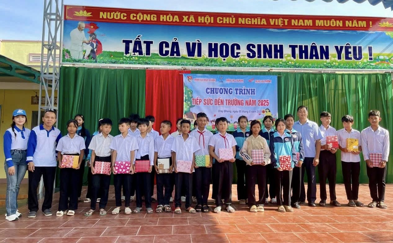 CHƯƠNG TRÌNH “TIẾP SỨC ĐẾN TRƯỜNG” TẠI TRƯỜNG THCS GIANG SƠN